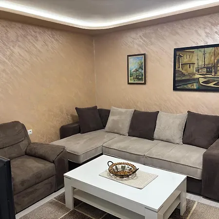 Apartment Max